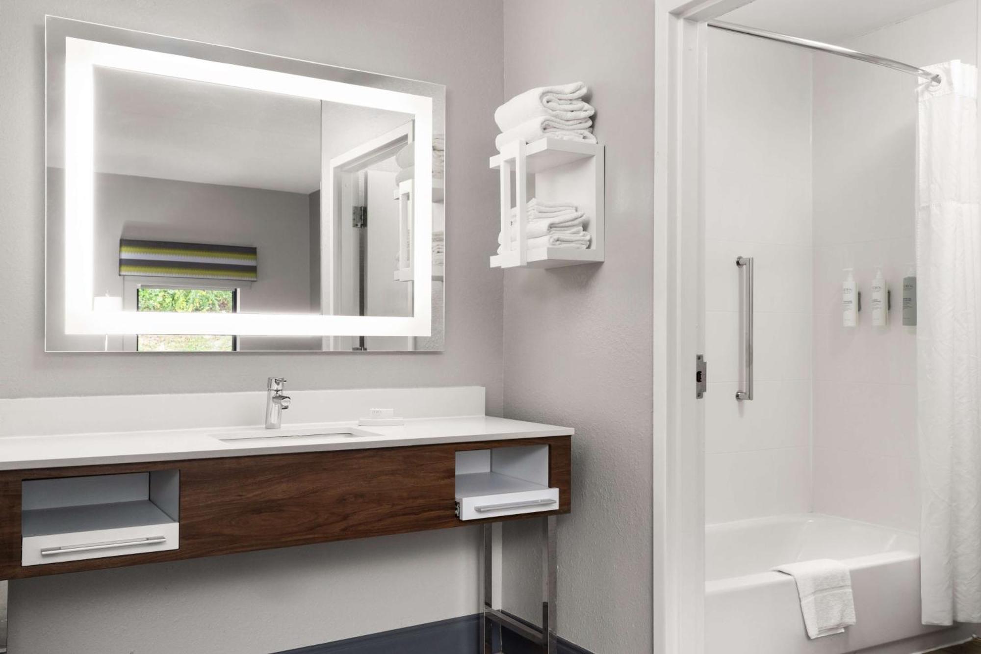 Hampton Inn Roanoke/Hollins - I-81 Экстерьер фото