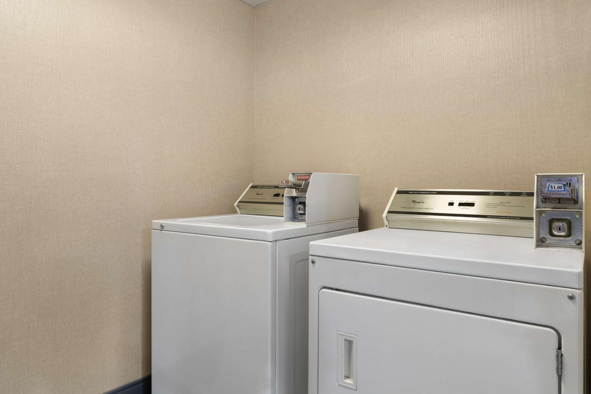 Hampton Inn Roanoke/Hollins - I-81 Экстерьер фото