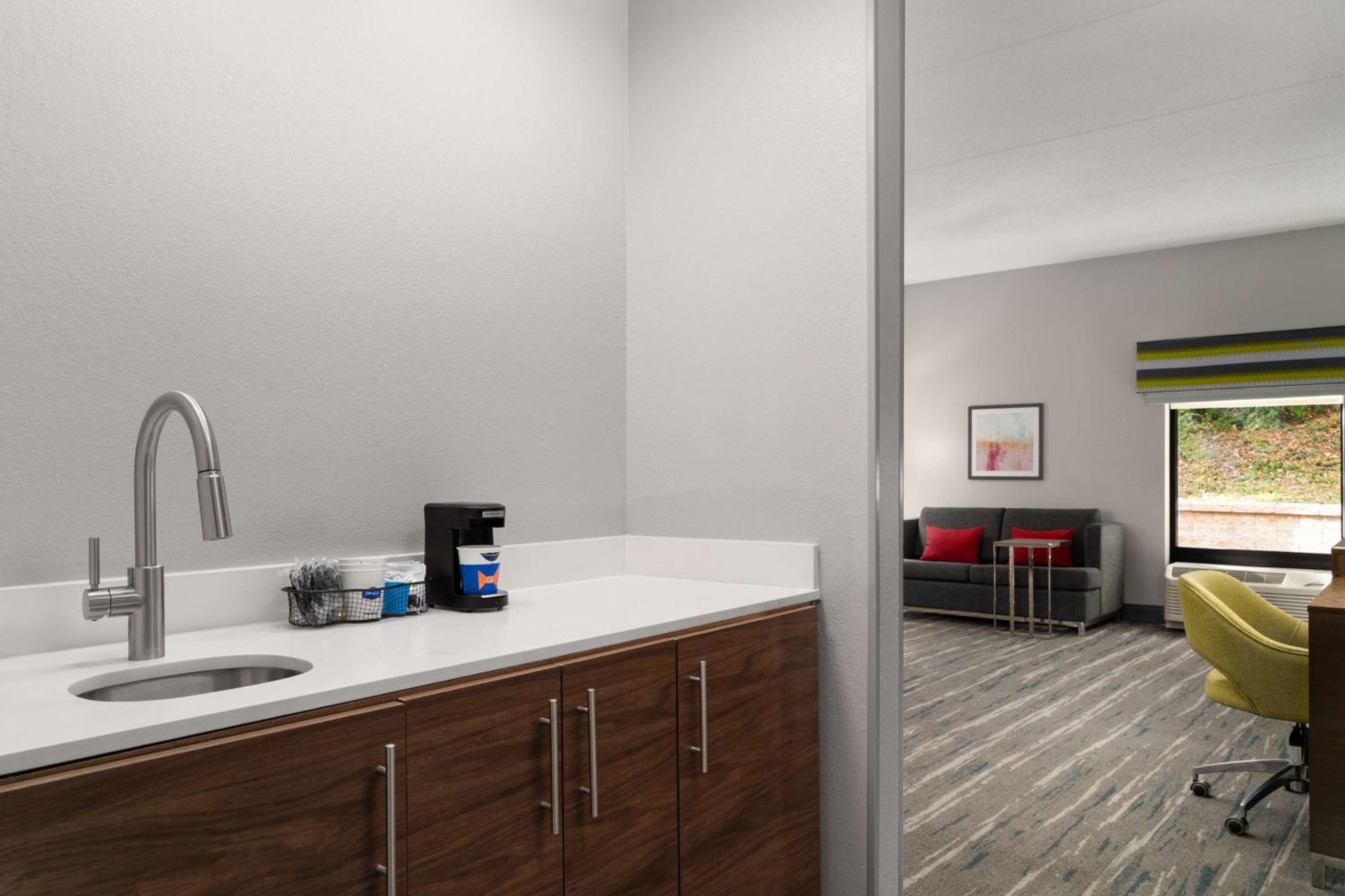 Hampton Inn Roanoke/Hollins - I-81 Экстерьер фото